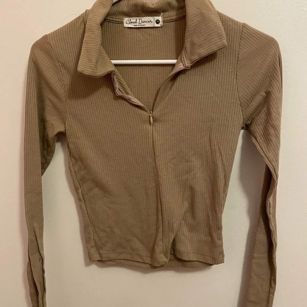Women's Tan Ribbed Top - Picture 1 of 5